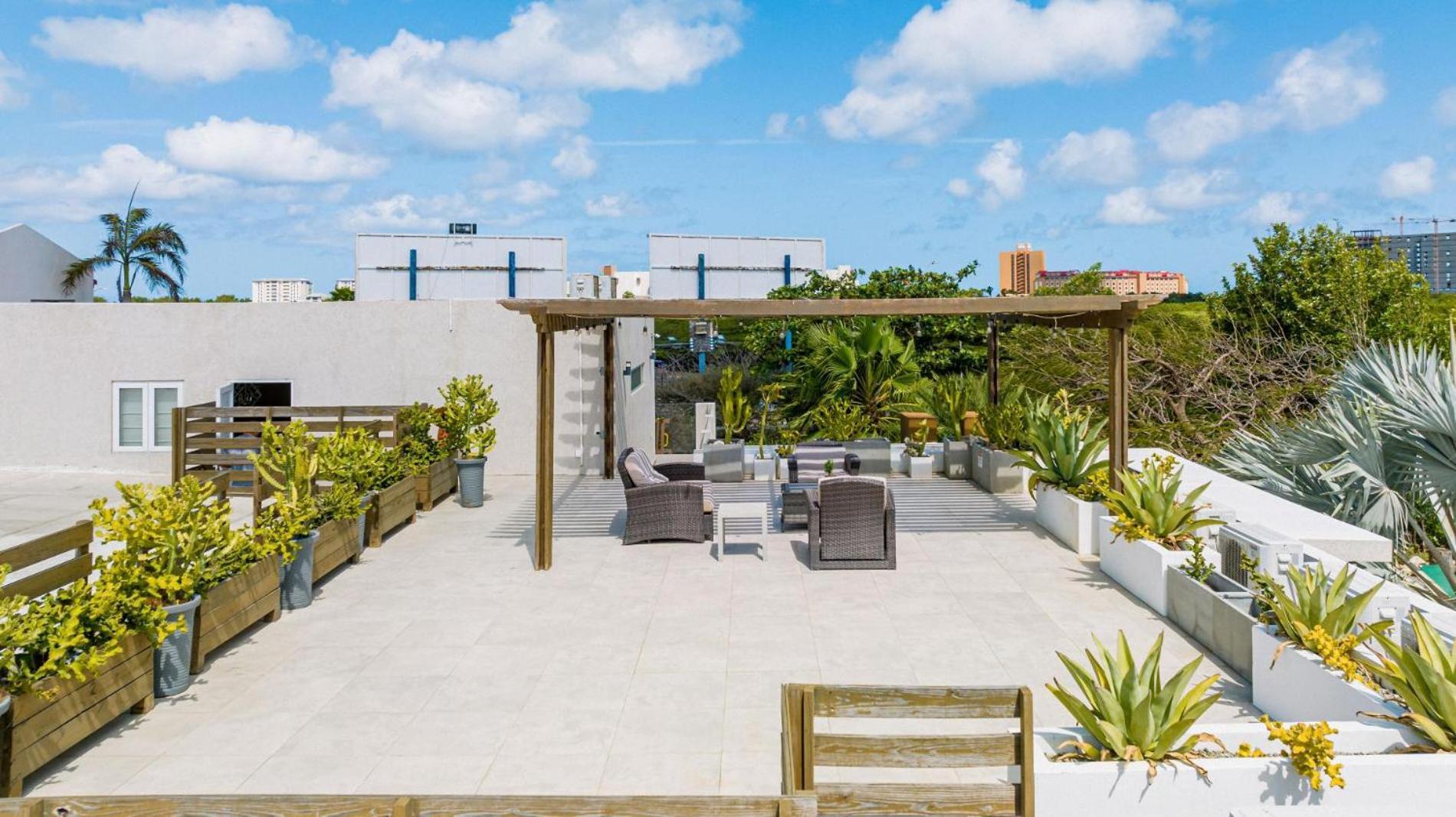Koyari Modern Condos 9BR 7BA Sleeps 26 w/ Pool&Roof Deck Palm Beach Exterior foto