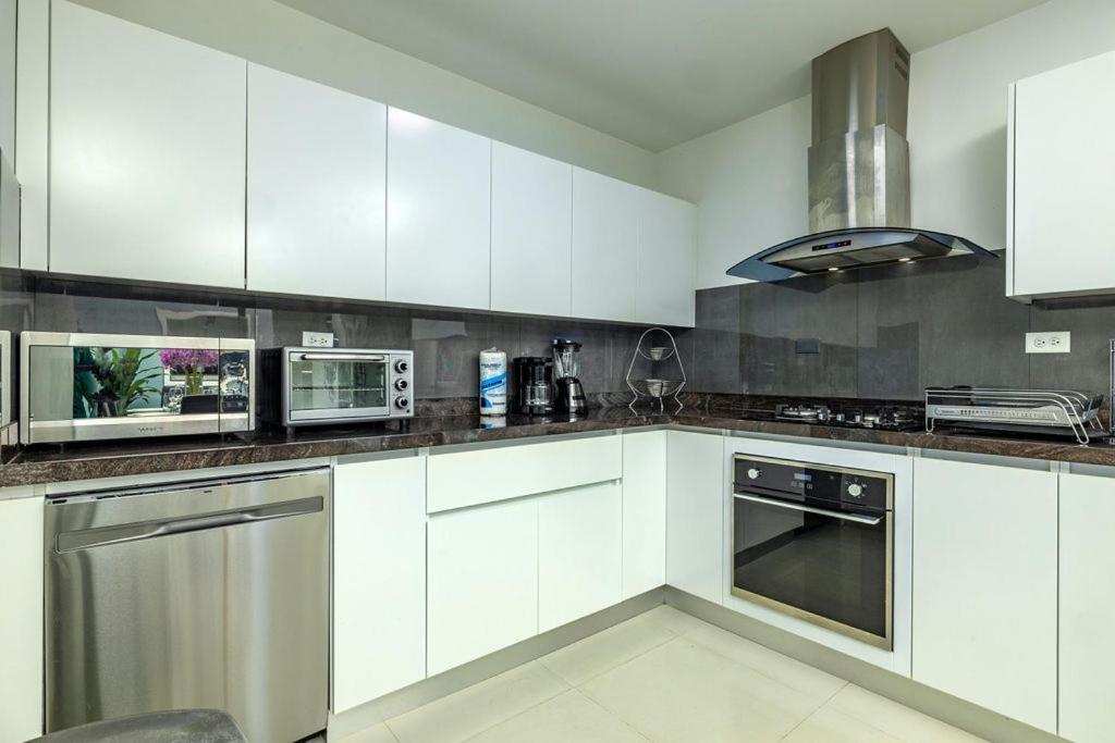 Koyari Modern Condos 9BR 7BA Sleeps 26 w/ Pool&Roof Deck Palm Beach Exterior foto