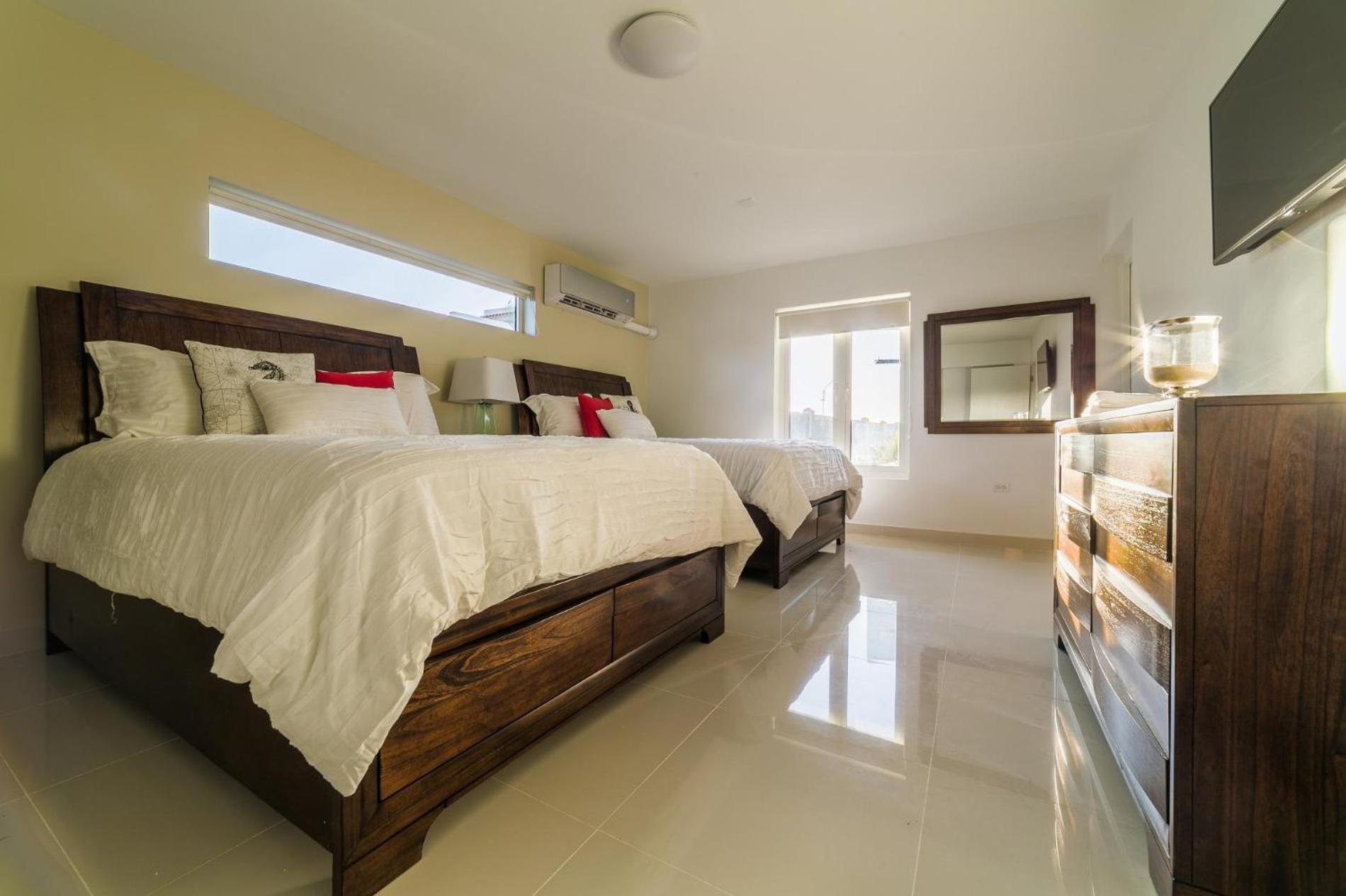 Koyari Modern Condos 9BR 7BA Sleeps 26 w/ Pool&Roof Deck Palm Beach Exterior foto