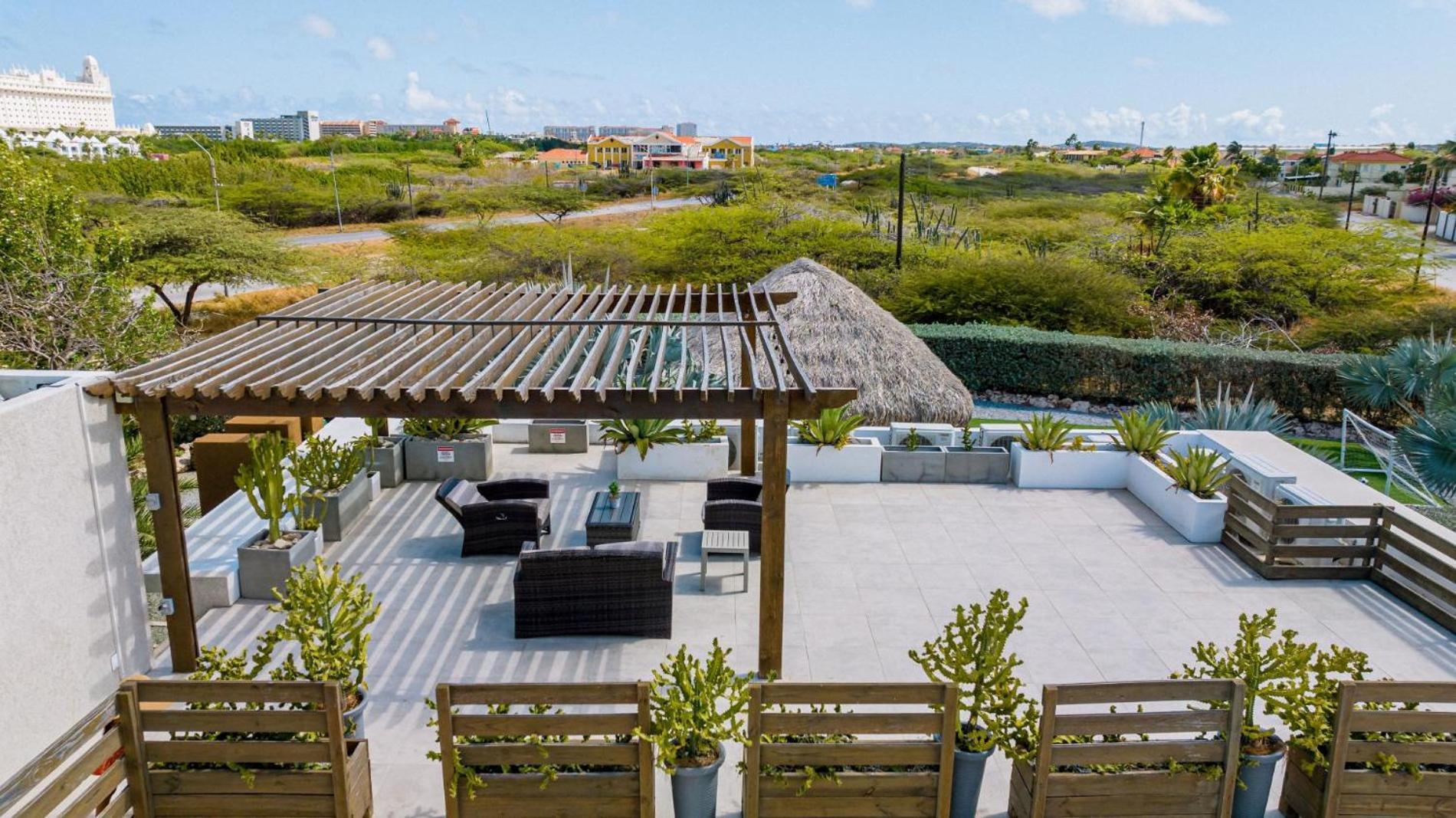 Koyari Modern Condos 9BR 7BA Sleeps 26 w/ Pool&Roof Deck Palm Beach Exterior foto